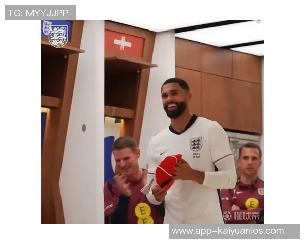 奇克重返英格兰国家队七年后获赠纪念帽子表达喜悦之情